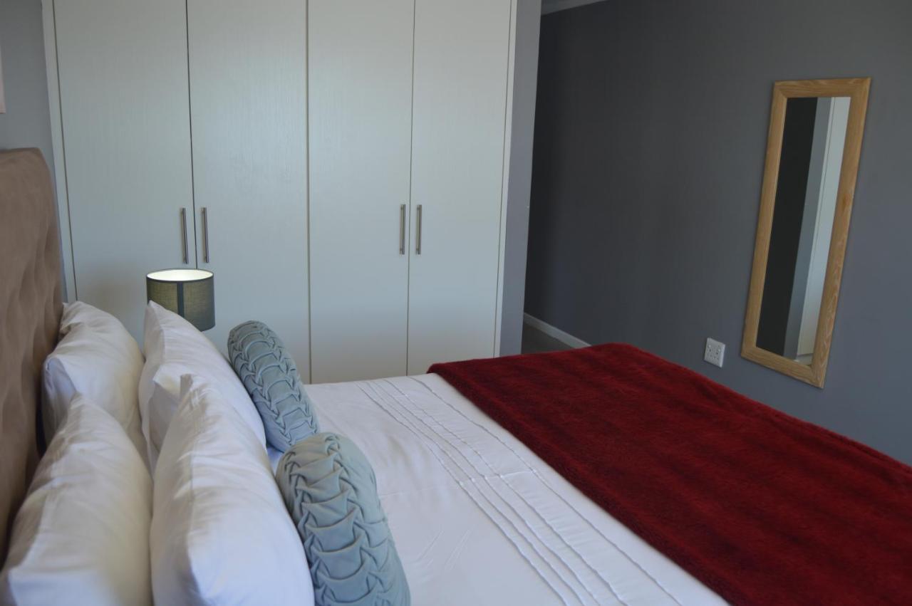 Accommodation Front - Fantastic & Spacious 4 Sleeper Durban Exterior photo